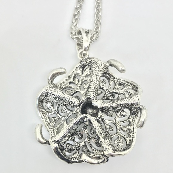 FLOWER NECKLACE ✨✨✨ - Picture 4 of 5